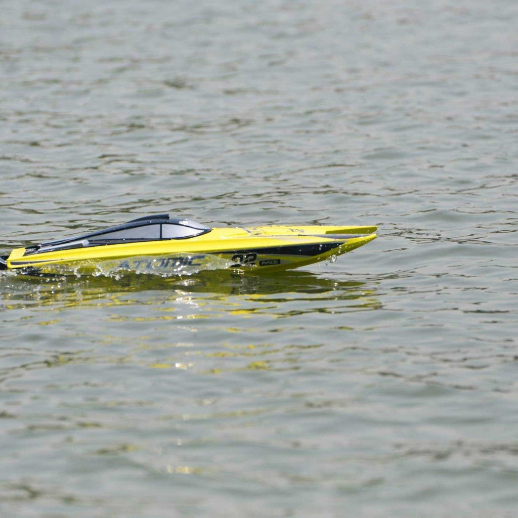 VOLANTEXRC Atomic 40mph RC Boat With Auto Roll Back And ABS Unibody Blow Plastic Hull RTR Yellow