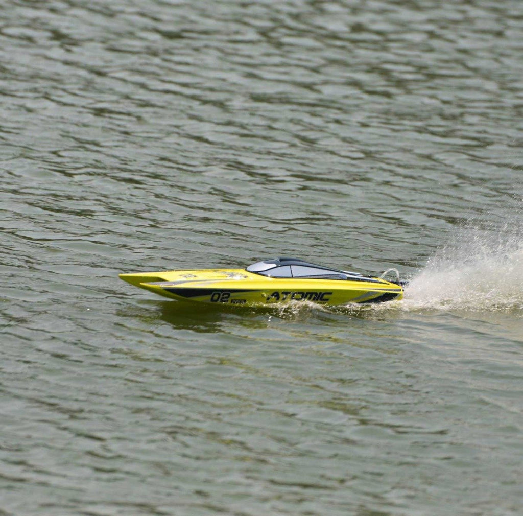VOLANTEXRC Atomic 40mph RC Boat With Auto Roll Back And ABS Unibody Blow Plastic Hull RTR Yellow